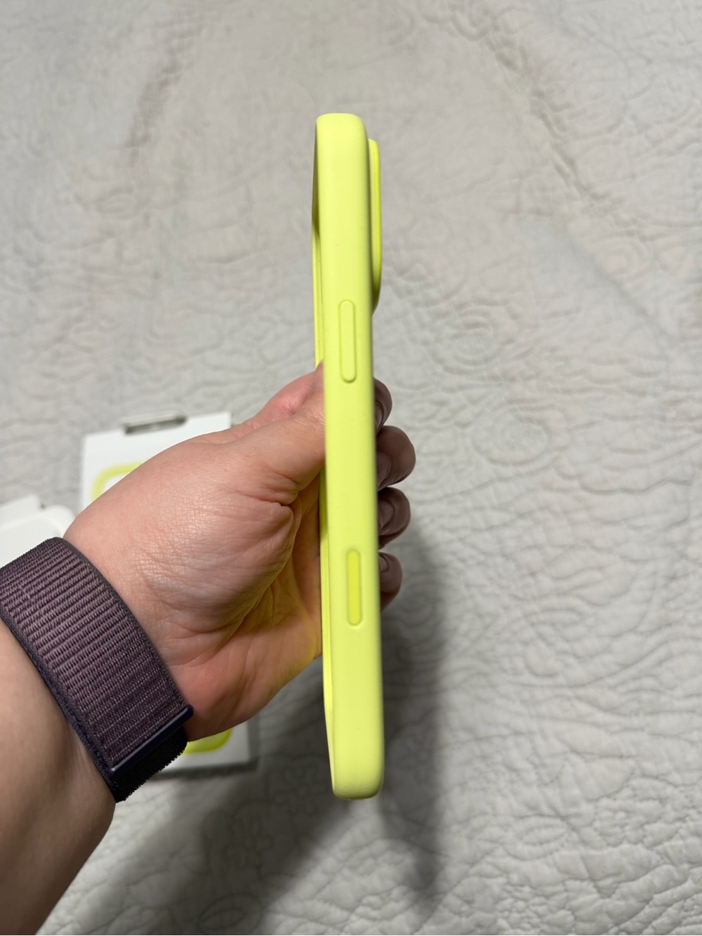 Apple iPhone 17 Pro Max Silicone Case in Neon Yellow - Picture 4 of 6